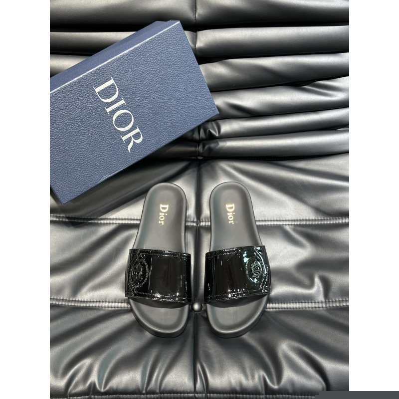 ch**an D*or slippers